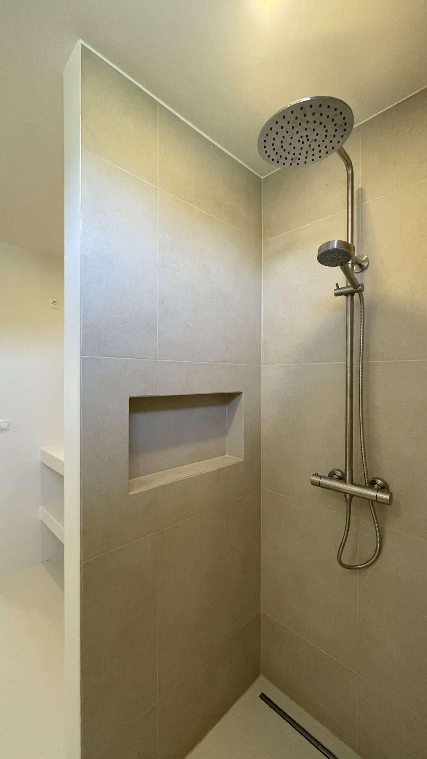 Badkamer- en toiletrenovatie in Hoogezand: een kijkje in de praktijk Badkamer- en toiletrenovatie in Hoogezand: een kijkje in de praktijk