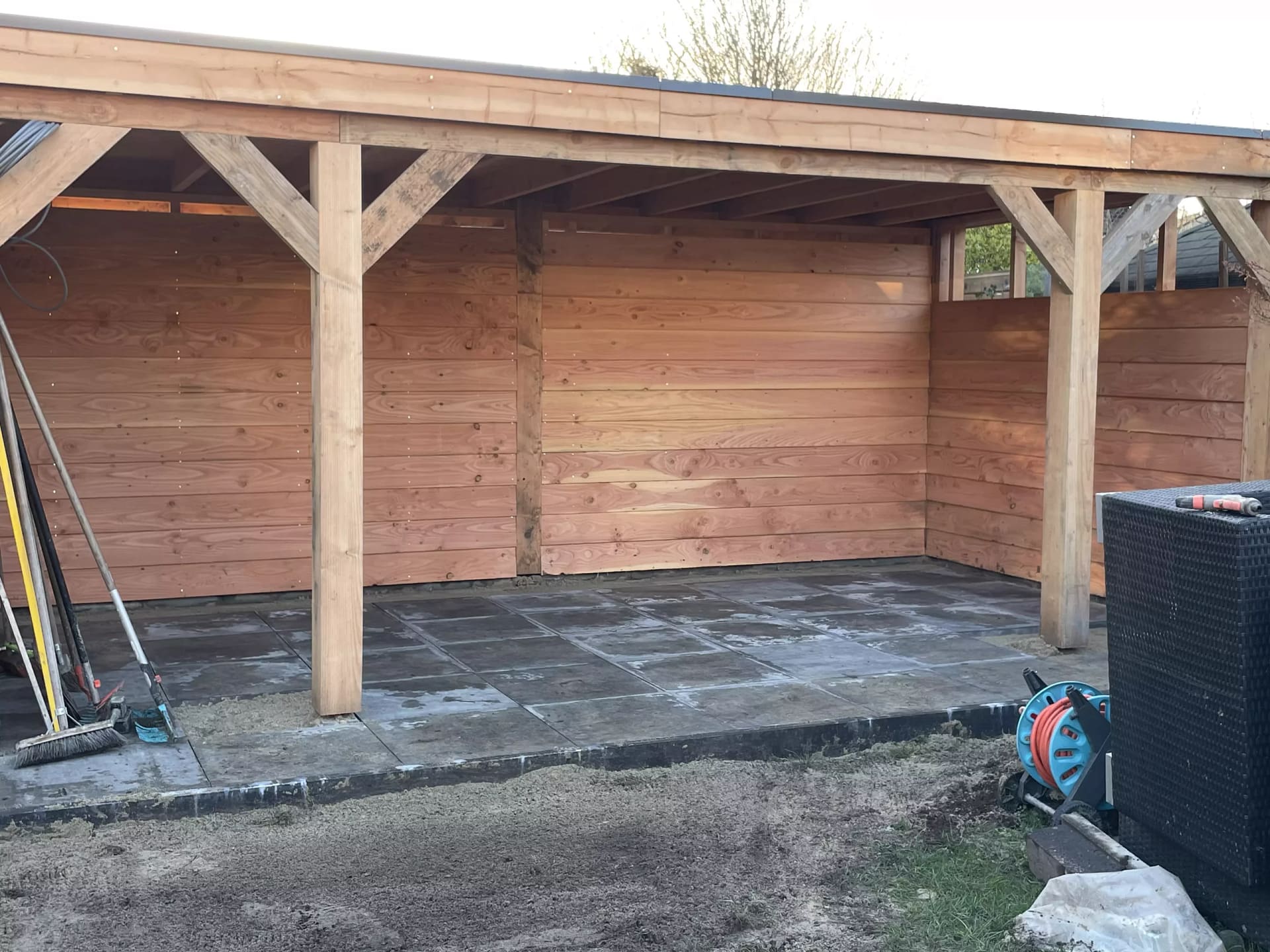 Maatwerk Overkappingen en Carports Overkapping gerealiseerd door NJB Klussen